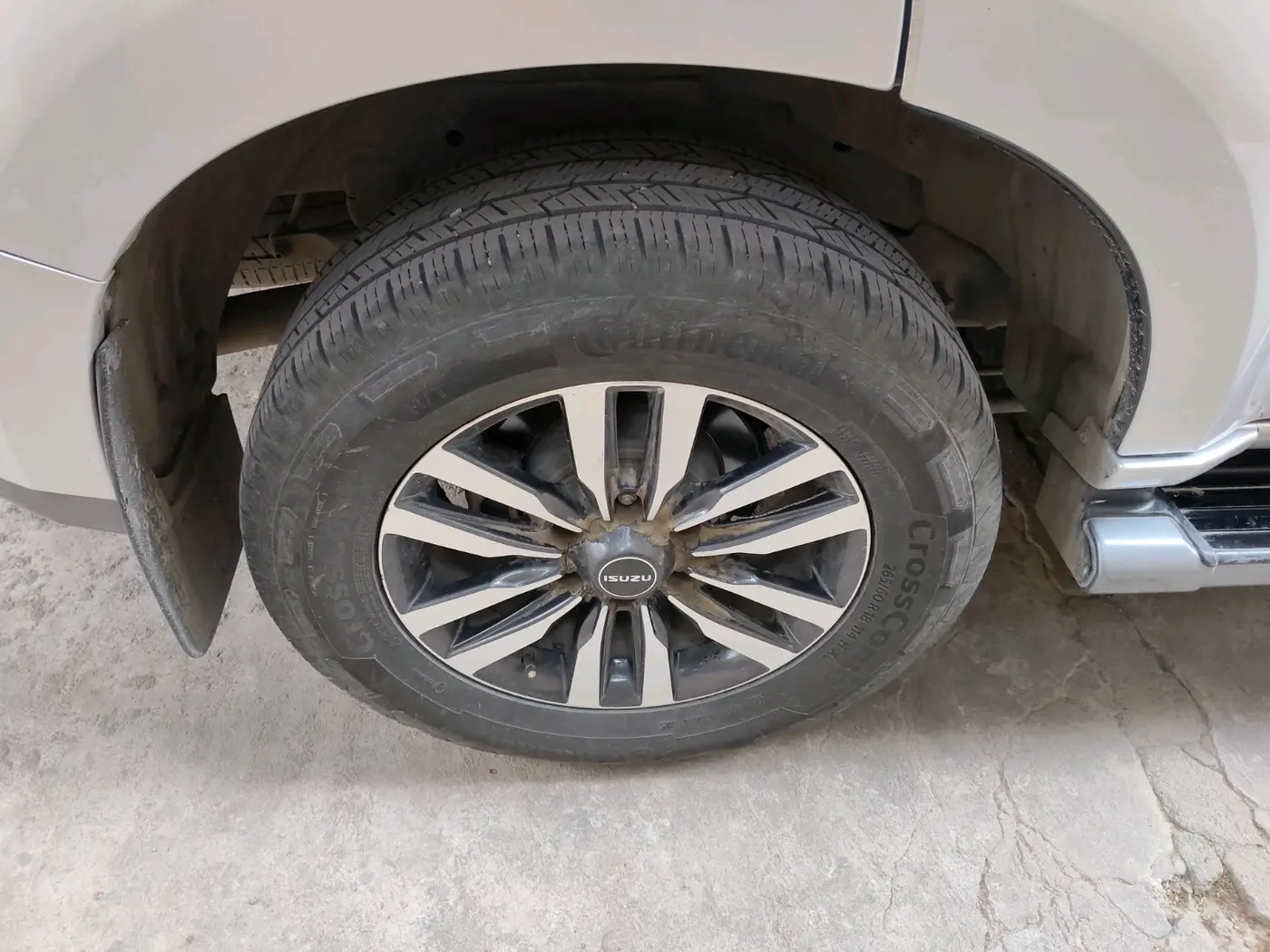 2018 ISUZU MU-X 4x2 AT, Diesel, Automatic, 2,78,837 km, tyre