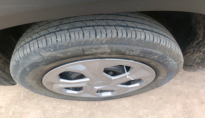 2024 Maruti BREZZA VXI, Petrol, Manual, 13,465 km, tyre