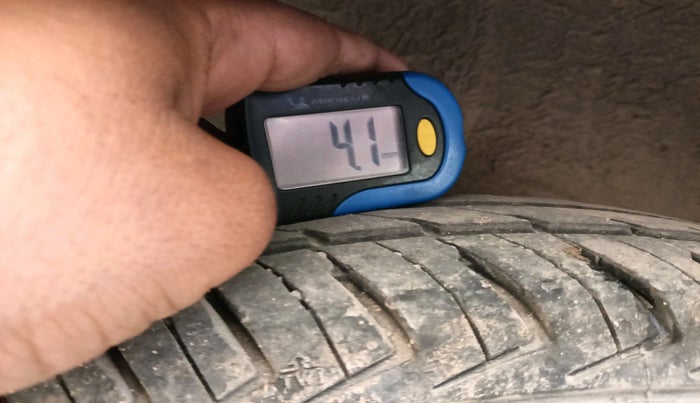 2012 Maruti Wagon R 1.0 LXI CNG, CNG, Manual, 1,28,768 km, tyre