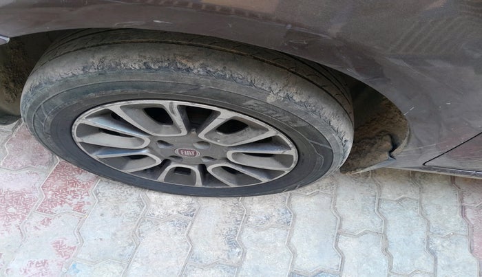 2016 Fiat Punto EVO EMOTION 1.3 MULTIJET 90 HP, Diesel, Manual, 1,33,914 km, tyre