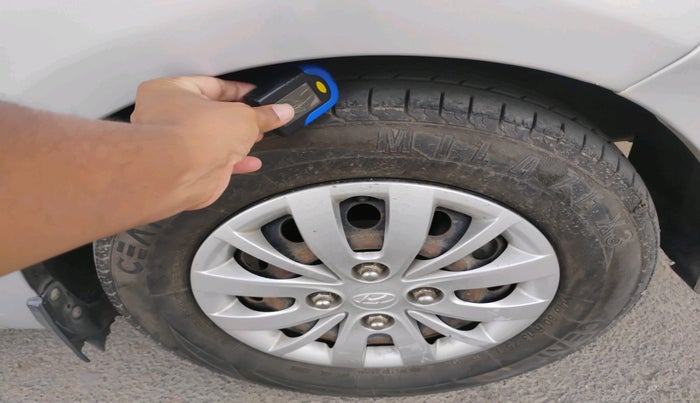 2015 Hyundai i10 SPORTZ 1.1, Petrol, Manual, 26,808 km, tyre