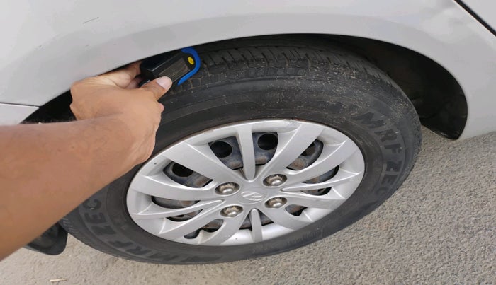 2015 Hyundai i10 SPORTZ 1.1, Petrol, Manual, 26,808 km, tyre