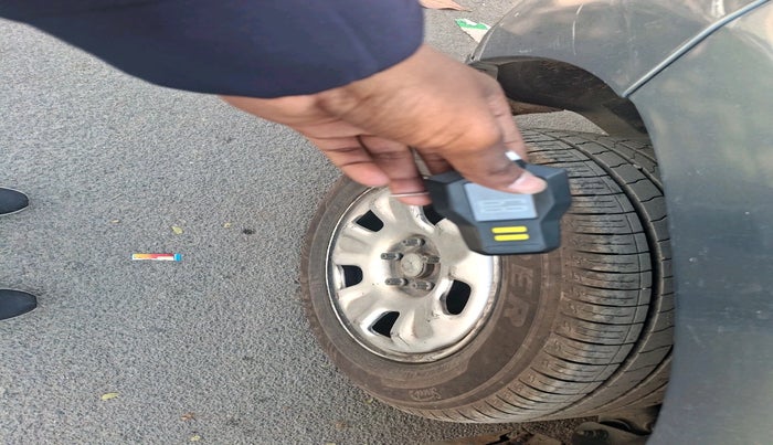 2014 Renault Duster RXL PETROL, Petrol, Manual, 94,088 km, tyre