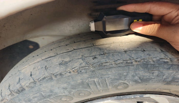 2016 Maruti Eeco 5 STR WITH A/C+HTR, CNG, Manual, 1,38,919 km, tyre