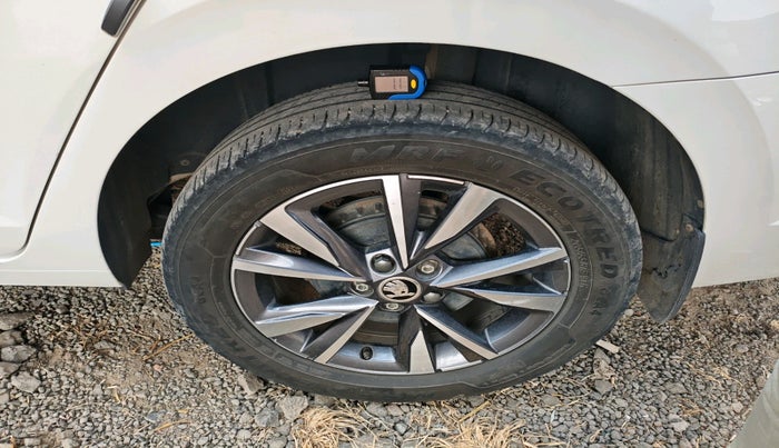 2023 Skoda SLAVIA STYLE 1.0L TSI AT, Petrol, Automatic, 39,400 km, tyre