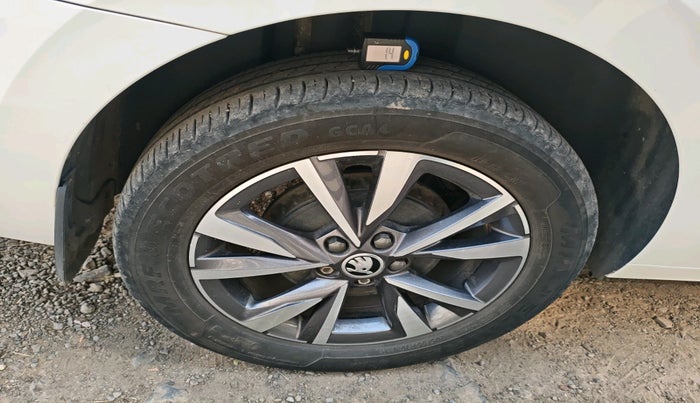 2023 Skoda SLAVIA STYLE 1.0L TSI AT, Petrol, Automatic, 39,400 km, tyre