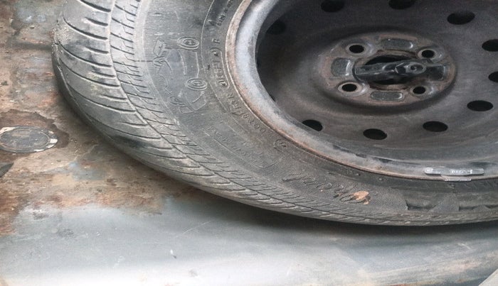 2018 Hyundai Eon MAGNA +, Petrol, Manual, 82,179 km, tyre