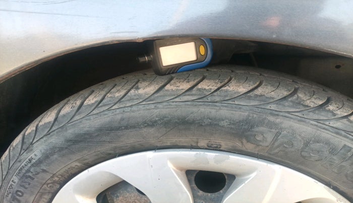 2018 Hyundai Eon MAGNA +, Petrol, Manual, 82,179 km, tyre