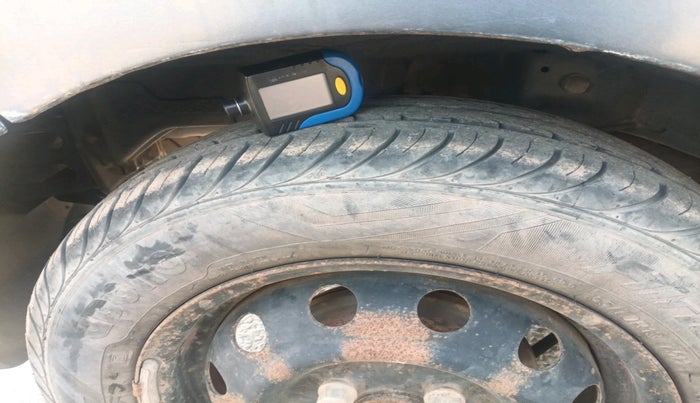 2018 Hyundai Eon MAGNA +, Petrol, Manual, 82,179 km, tyre