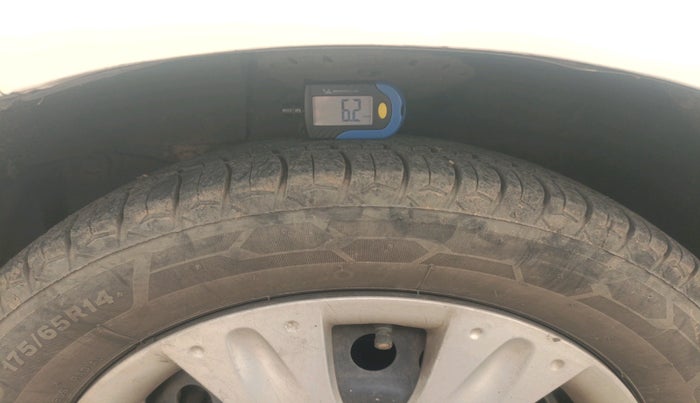 2013 Honda Brio S MT, Petrol, Manual, 1,42,673 km, tyre