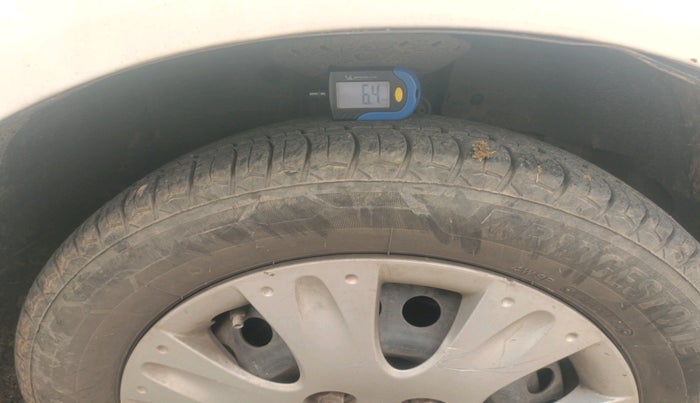 2013 Honda Brio S MT, Petrol, Manual, 1,42,673 km, tyre