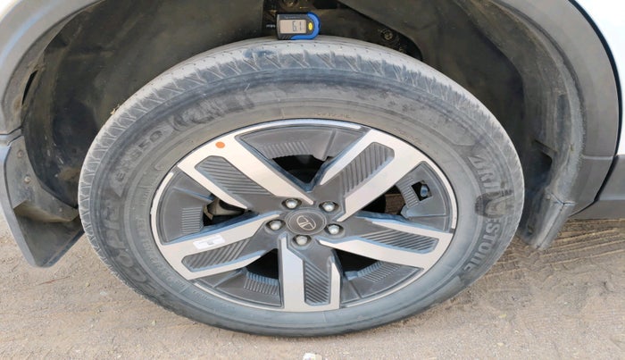 2024 Tata Safari ADVENTURE PLUS AT, Diesel, Automatic, 20,441 km, tyre