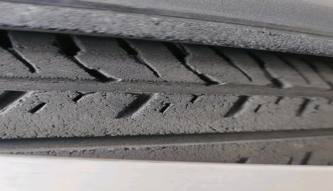 2014 Ford Ecosport TITANIUM 1.5L DIESEL, Diesel, Manual, 1,17,575 km, tyre