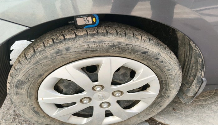 2017 Hyundai Eon MAGNA +, Petrol, Manual, 12,758 km, tyre