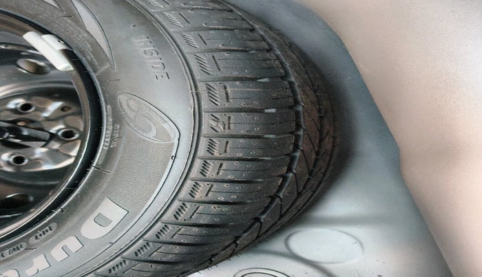 2017 Hyundai Eon MAGNA +, Petrol, Manual, 12,758 km, tyre