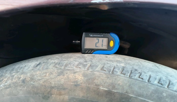 2010 Maruti SX4 ZXI, CNG, Manual, 1,09,445 km, tyre