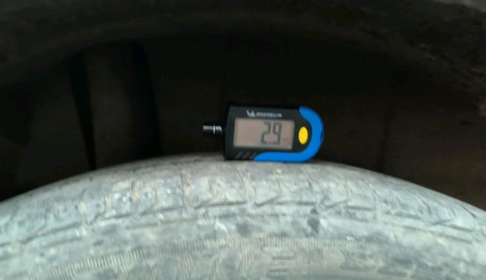 2010 Maruti SX4 ZXI, CNG, Manual, 1,09,445 km, tyre