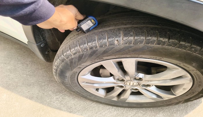 2016 Maruti Vitara Brezza ZDI, Diesel, Manual, 92,720 km, tyre