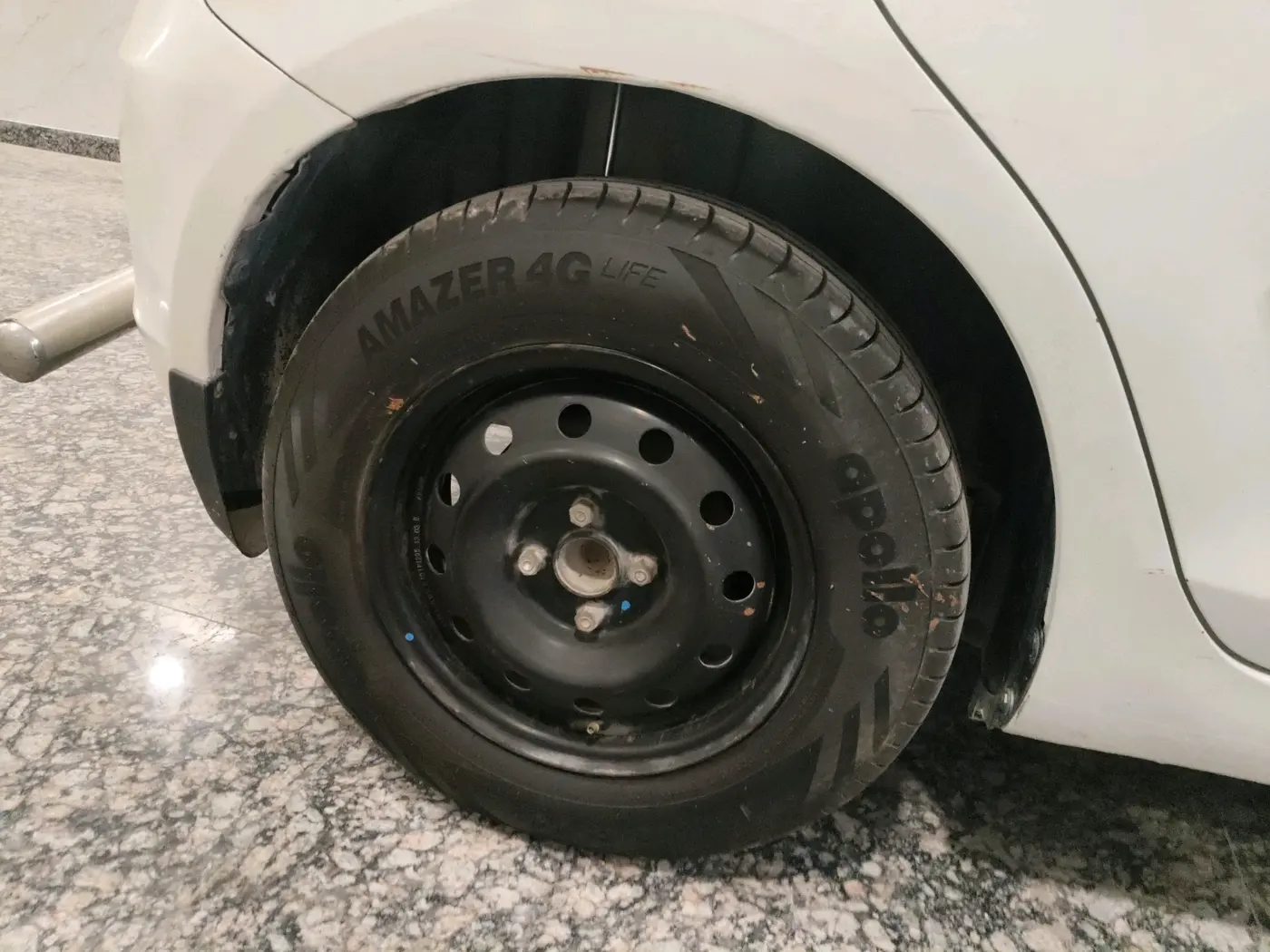 2013 Maruti Swift VXI, Petrol, Manual, 41,165 km, tyre