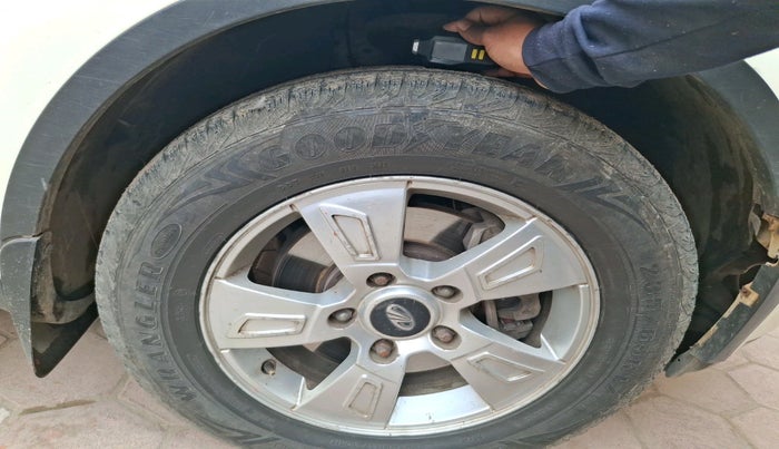 2012 Mahindra XUV500 W8, Diesel, Manual, 1,09,853 km, tyre