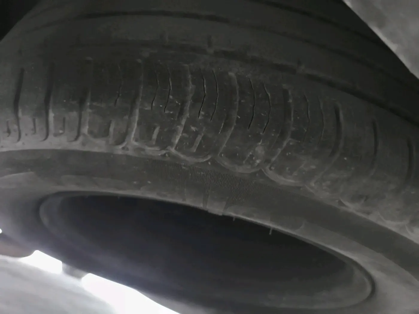 2017 Mahindra XUV500 W6 AT 1.99, Diesel, Automatic, 1,45,319 km, tyre