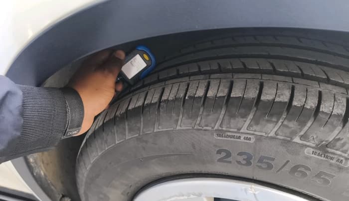 2017 Mahindra XUV500 W6 AT 1.99, Diesel, Automatic, 1,45,319 km, tyre