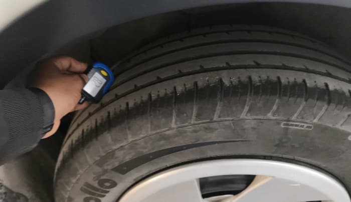 2017 Mahindra XUV500 W6 AT 1.99, Diesel, Automatic, 1,45,319 km, tyre