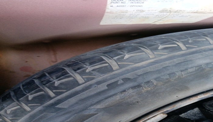 2017 Volkswagen Polo COMFORTLINE 1.2L, Petrol, Manual, 93,368 km, tyre