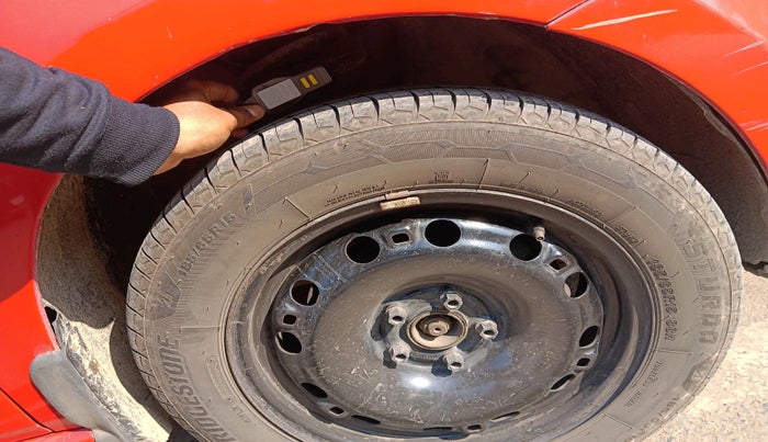 2017 Volkswagen Polo COMFORTLINE 1.2L, Petrol, Manual, 93,368 km, tyre