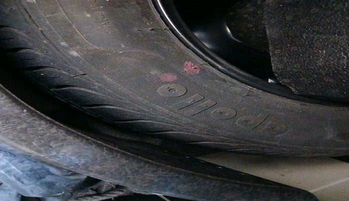 2011 Volkswagen Vento COMFORTLINE 1.6, Petrol, Manual, 65,298 km, tyre