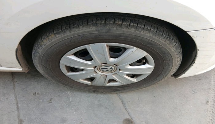 2011 Volkswagen Vento COMFORTLINE 1.6, Petrol, Manual, 65,298 km, tyre