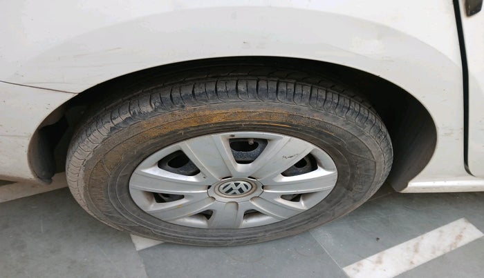 2011 Volkswagen Vento COMFORTLINE 1.6, Petrol, Manual, 65,298 km, tyre