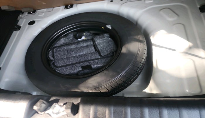 2024 KIA SONET HTK (O) 1.2 Petrol MT, Petrol, Manual, 3,702 km, tyre