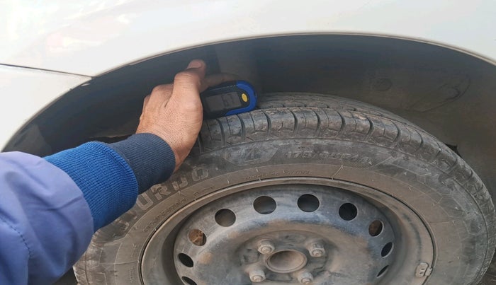 2011 Toyota Etios G, Petrol, Manual, 1,31,039 km, tyre