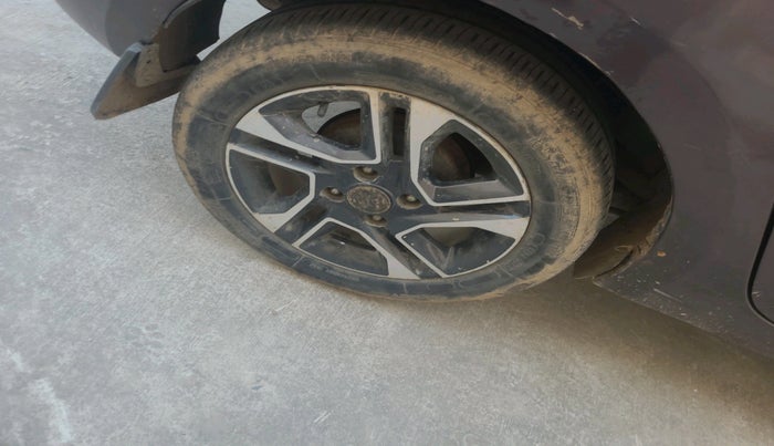 2017 Tata TIGOR XZ (O) PETROL, Petrol, Manual, 1,31,484 km, tyre