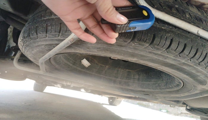 2013 Maruti Ertiga ZXI, Petrol, Manual, 99,861 km, tyre