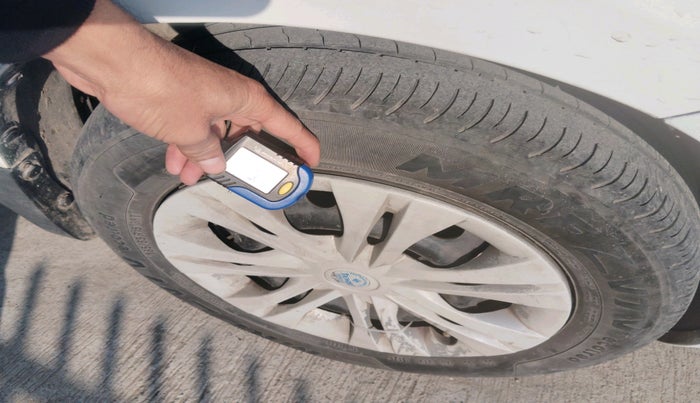 2013 Maruti Ertiga ZXI, Petrol, Manual, 99,861 km, tyre