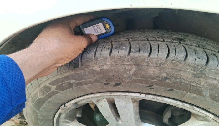 2011 Hyundai i20 SPORTZ 1.2, CNG, Manual, 1,84,705 km, tyre