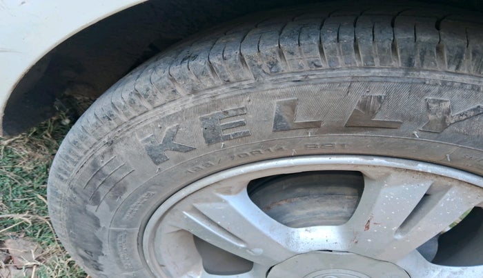 2011 Hyundai i20 SPORTZ 1.2, CNG, Manual, 1,84,705 km, tyre