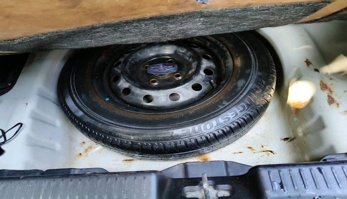 2017 Maruti Dzire VXI AMT, Petrol, Automatic, 1,14,517 km, tyre