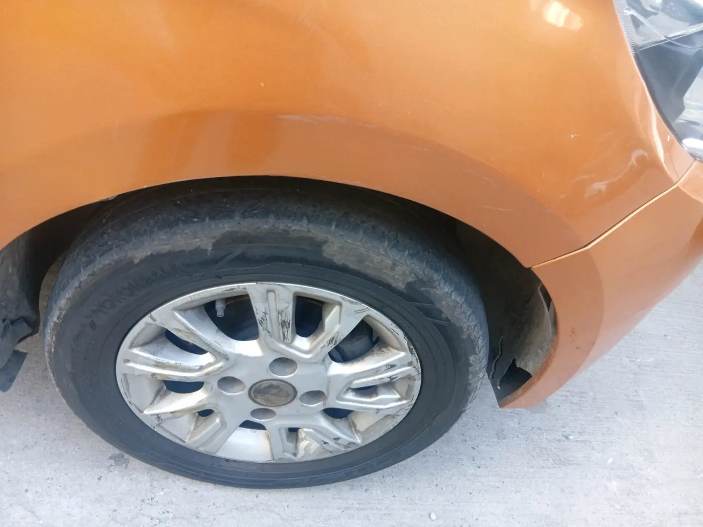 2018 Tata Tiago XZA PETROL, CNG, Automatic, 1,21,273 km, tyre