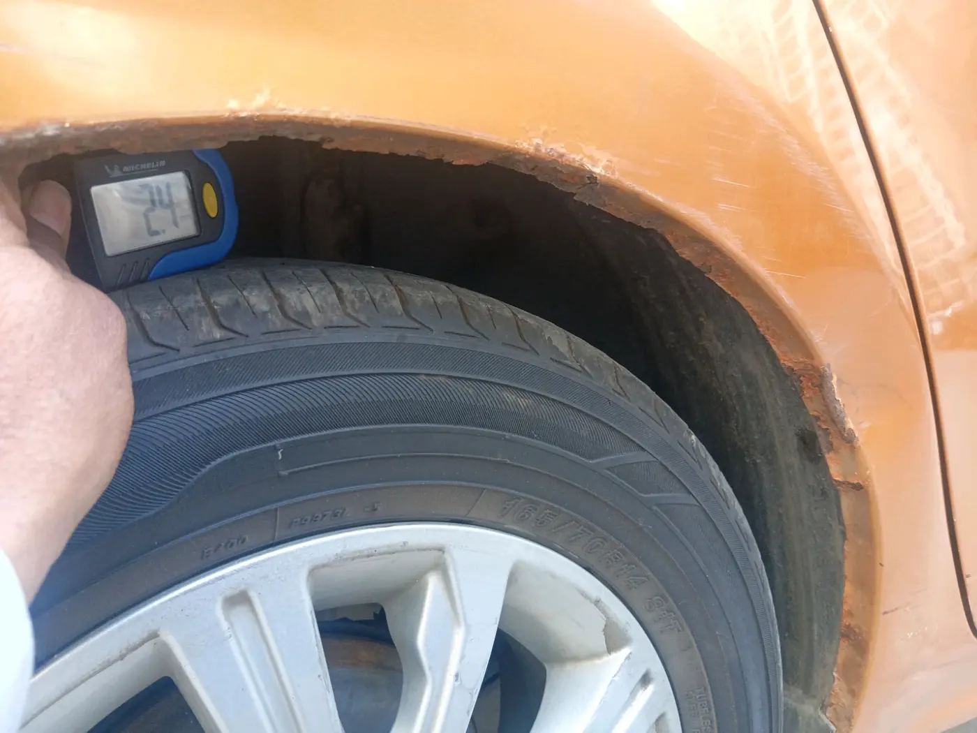 2018 Tata Tiago XZA PETROL, CNG, Automatic, 1,21,273 km, tyre