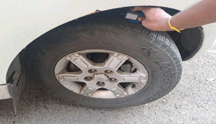 2011 Mahindra Xylo E8 BS III, Diesel, Manual, 90,829 km, tyre