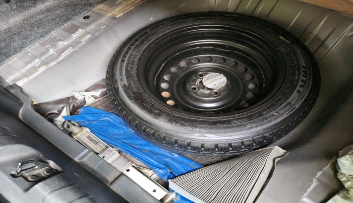 2016 Honda City 1.5L I-VTEC V MT, Petrol, Manual, 1,25,815 km, tyre