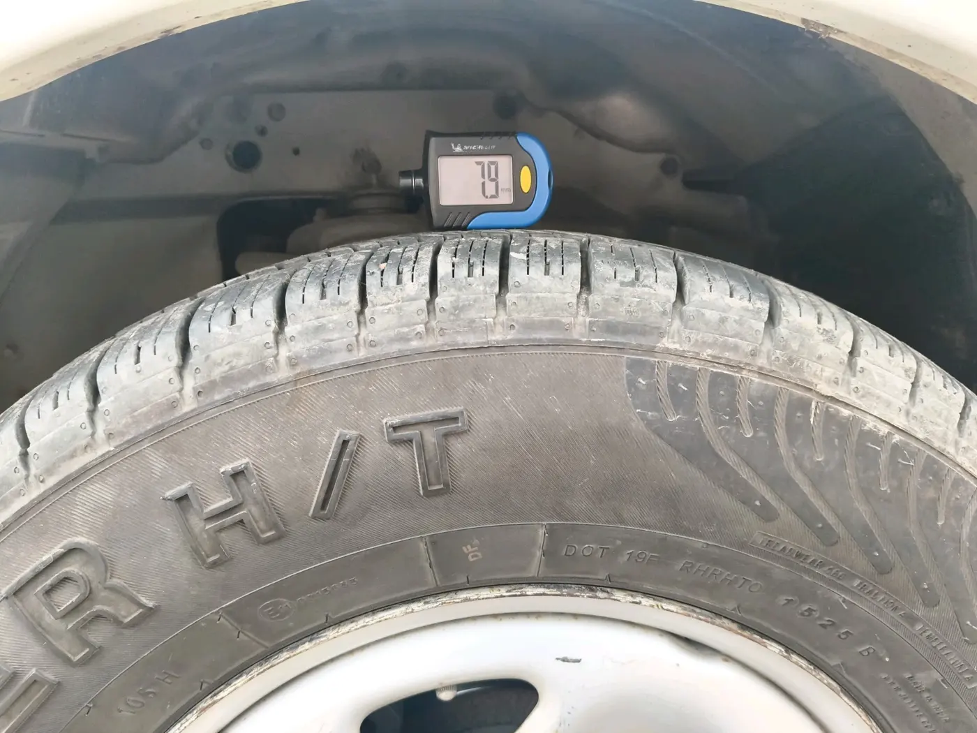 2017 Tata Safari Storme 2.2 EX 4X2, Diesel, Manual, 1,52,237 km, tyre