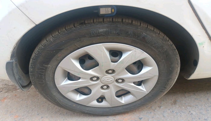 2017 Hyundai Grand i10 SPORTZ 1.2 KAPPA VTVT, CNG, Manual, 55,552 km, tyre