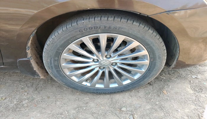 2016 Maruti Ciaz ZXI+, Petrol, Manual, 1,45,801 km, tyre