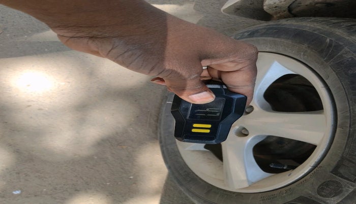 2009 Maruti SX4 ZXI, Petrol, Manual, 88,870 km, tyre