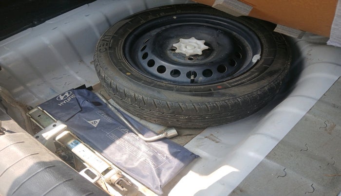 2016 Hyundai Xcent SX 1.1 CRDI, Diesel, Manual, 1,28,772 km, tyre