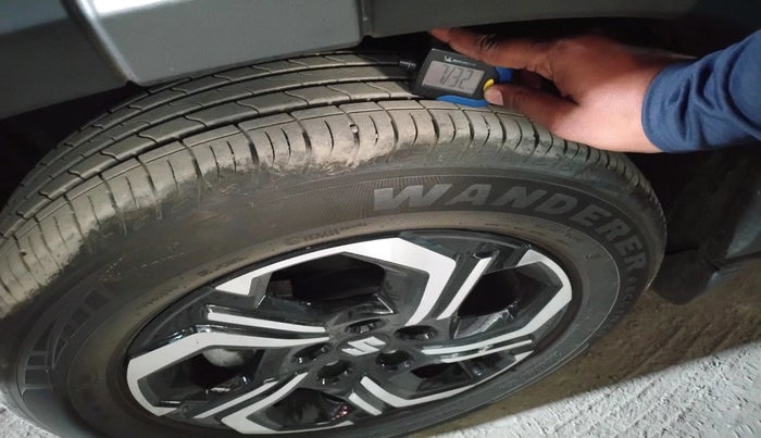 2025 Maruti BREZZA VXI AT SMART HYBRID, Petrol, Automatic, 2,281 km, tyre